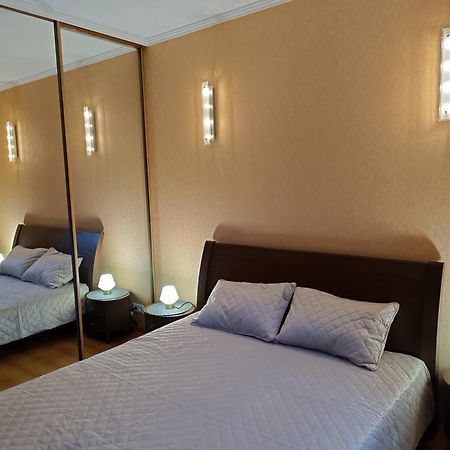 Quiet Dzelzavas Street Apartment Рига Экстерьер фото