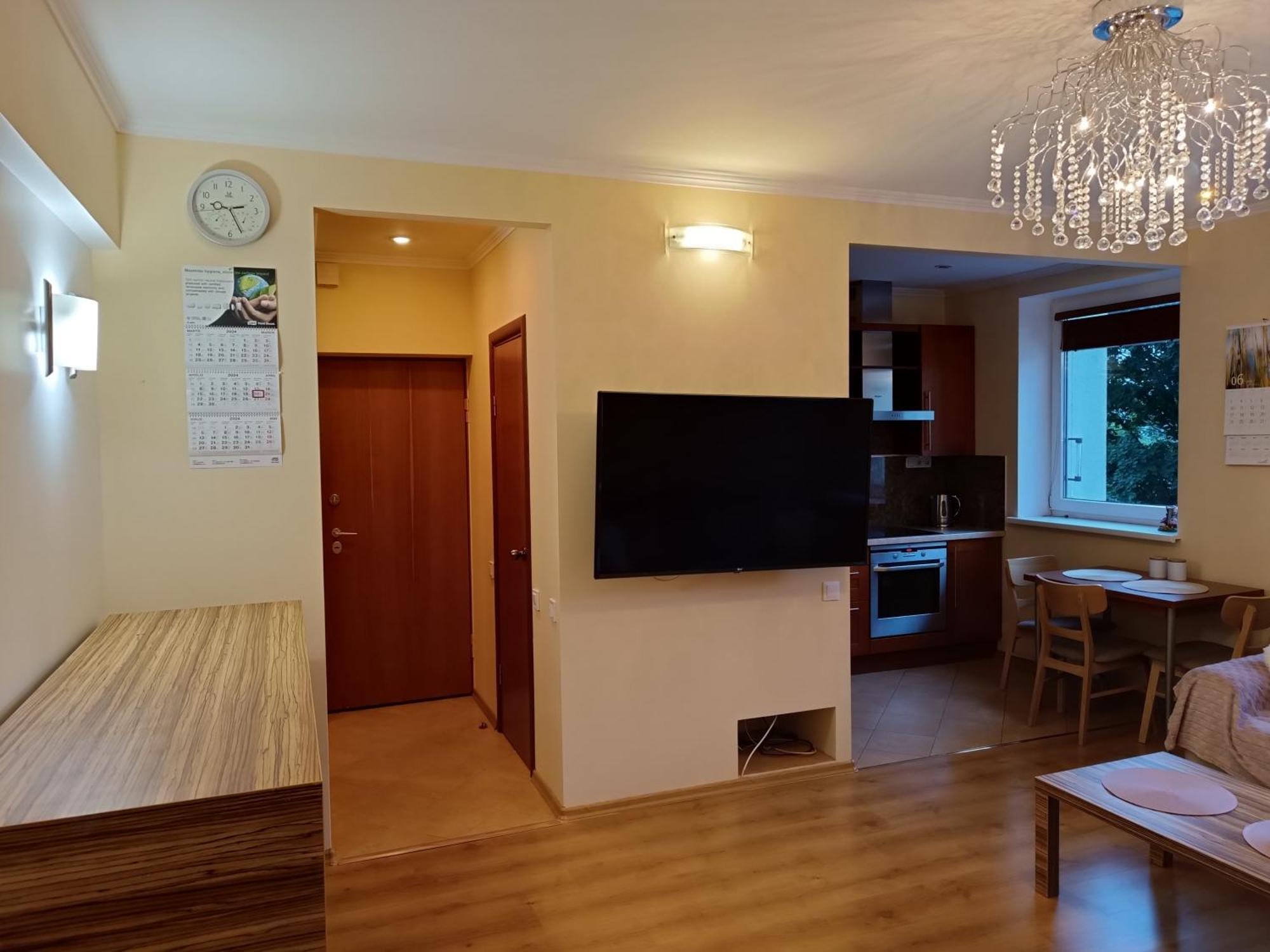 Quiet Dzelzavas Street Apartment Рига Экстерьер фото