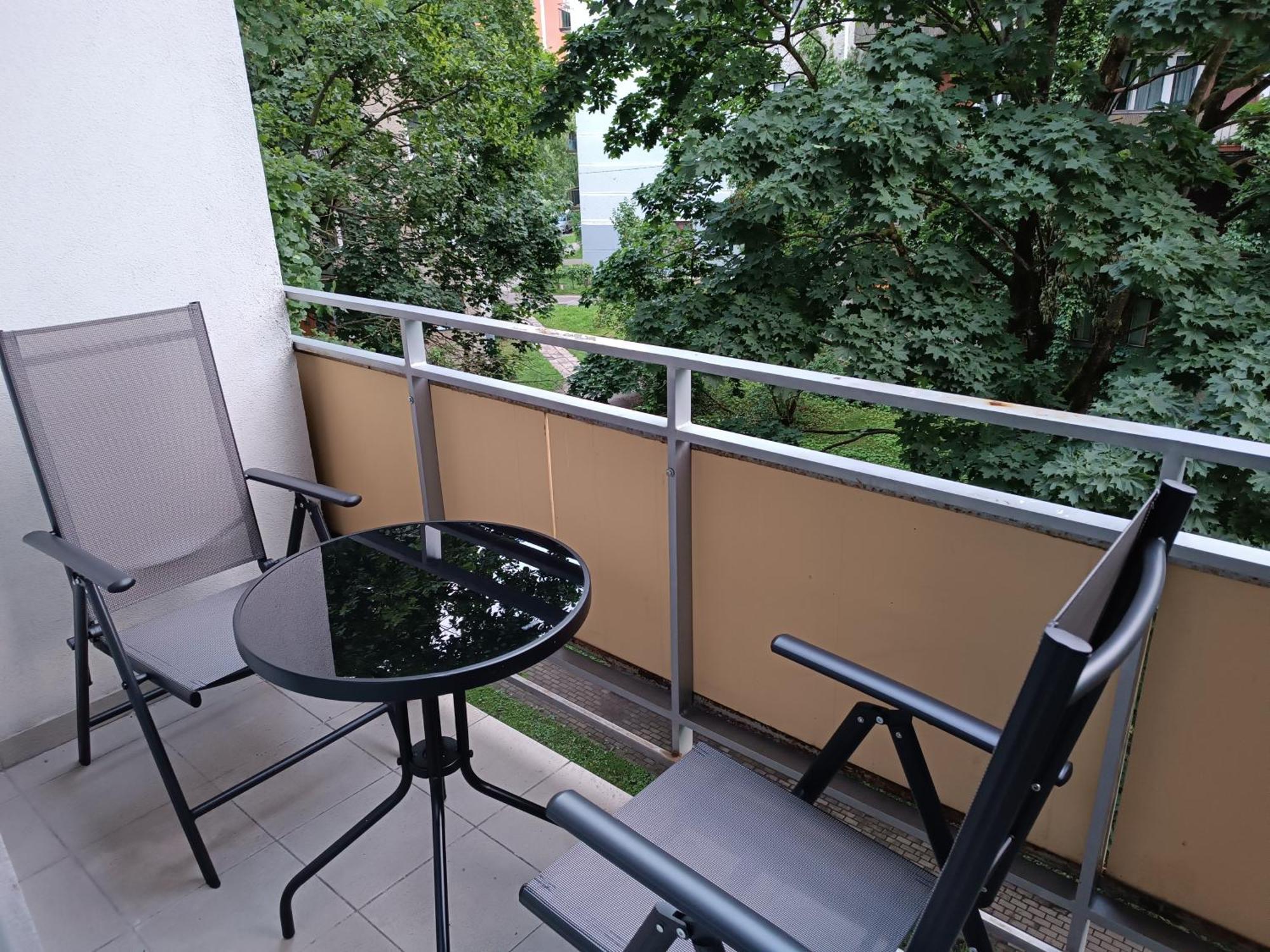 Quiet Dzelzavas Street Apartment Рига Экстерьер фото